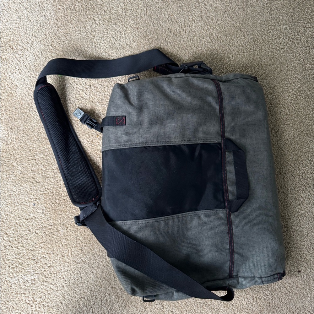 Timbuk2 Gray and Black Messenger Bag with Minimalist Design